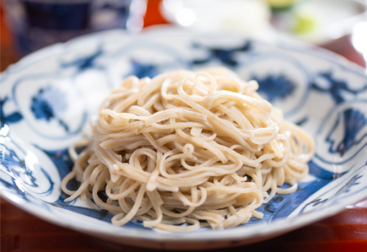 打ち立てのおいしさで食事のフィナーレを飾る『手打ち蕎麦』